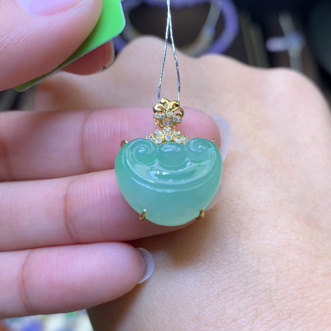 翡翠颈饰18K金镶嵌天然