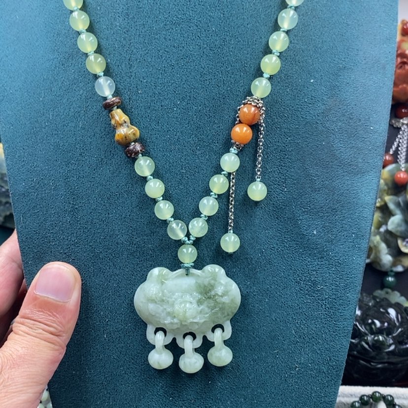 【闪购商品】蛇纹石玉未镶嵌吊坠