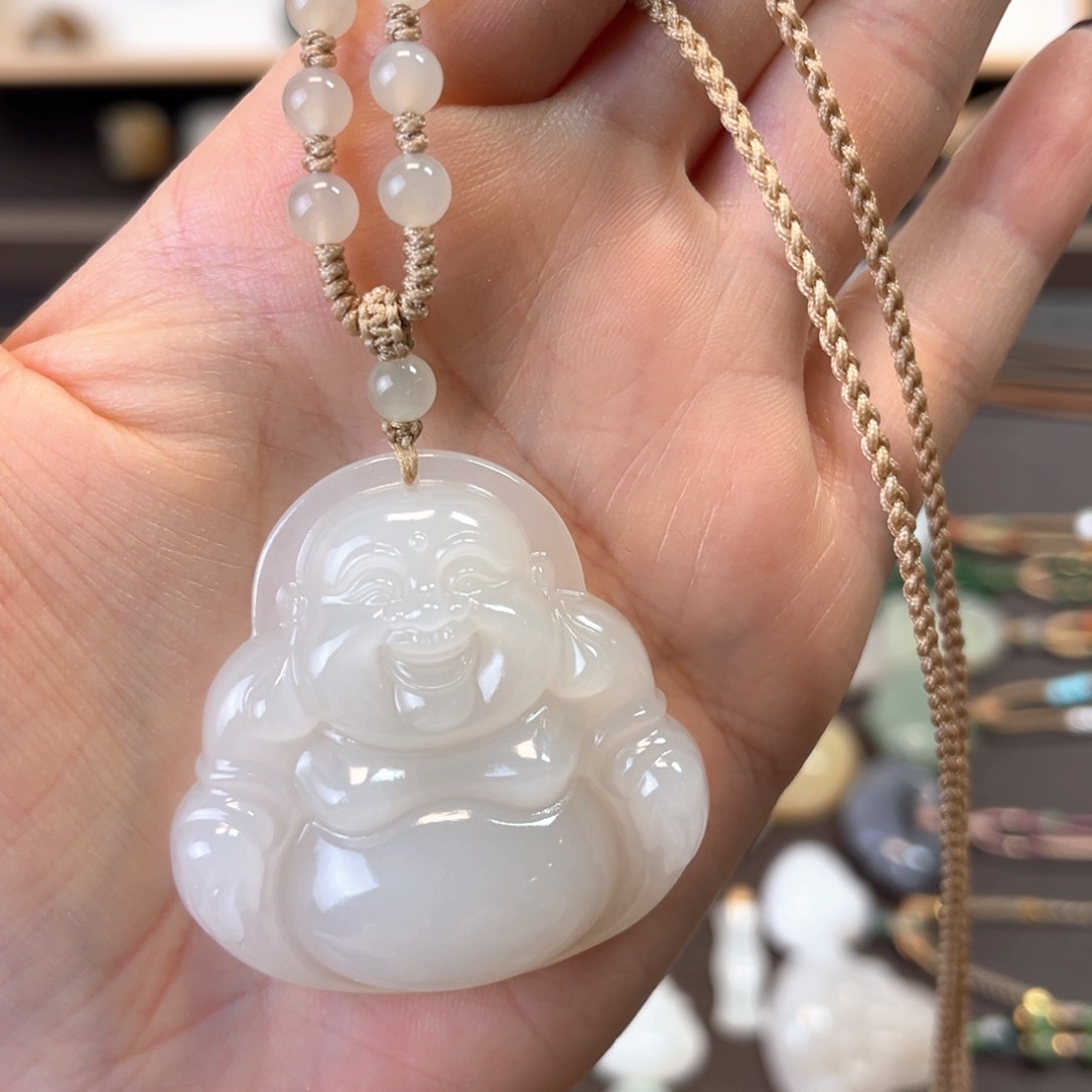 和田玉颈饰未镶嵌麻***团大佛