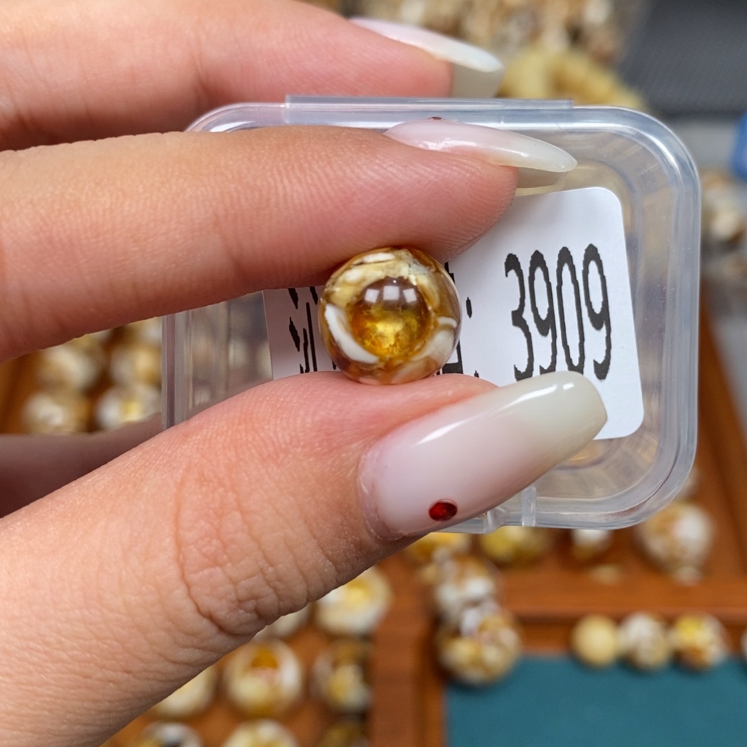 蜜蜡未镶嵌珠宝奇石3909