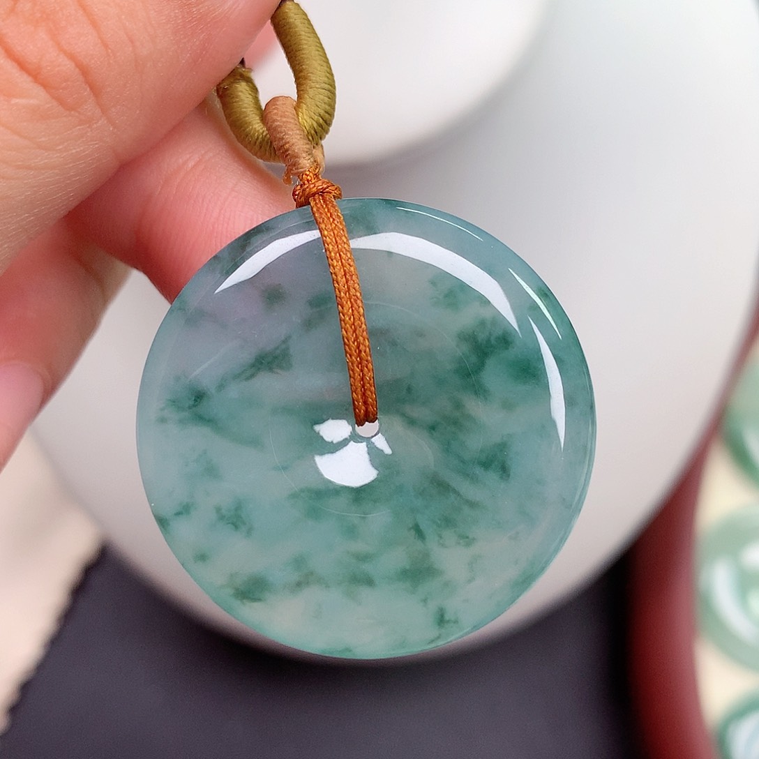翡翠未镶嵌颈饰平安扣 31.9x5.7mm