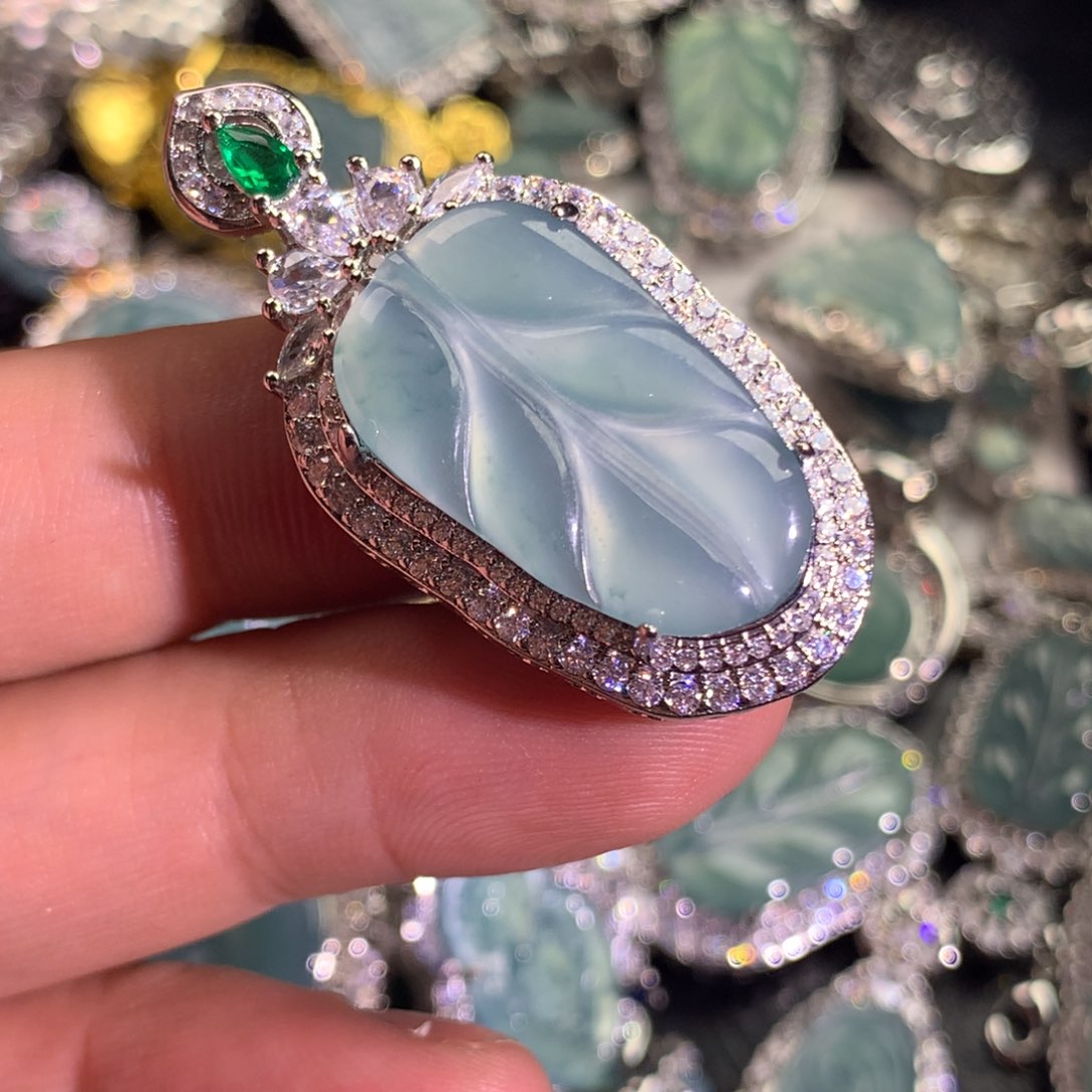 翡翠颈饰未镶嵌叶子