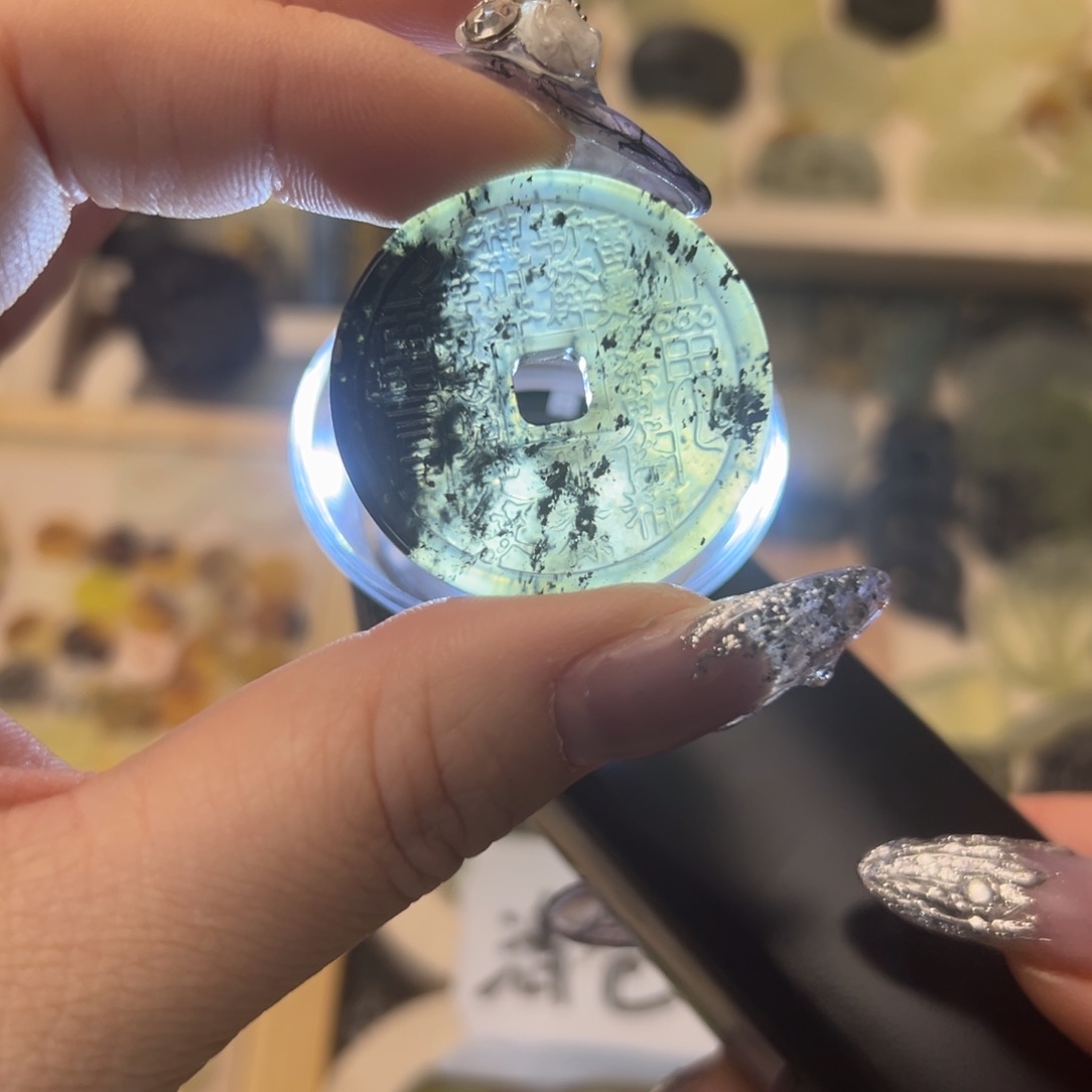 蛇纹石玉颈饰合金