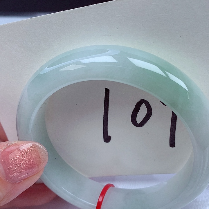 翡翠手镯未镶嵌翡翠