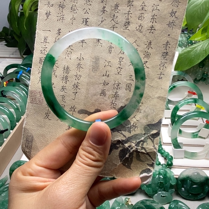 石英质玉未镶嵌手镯