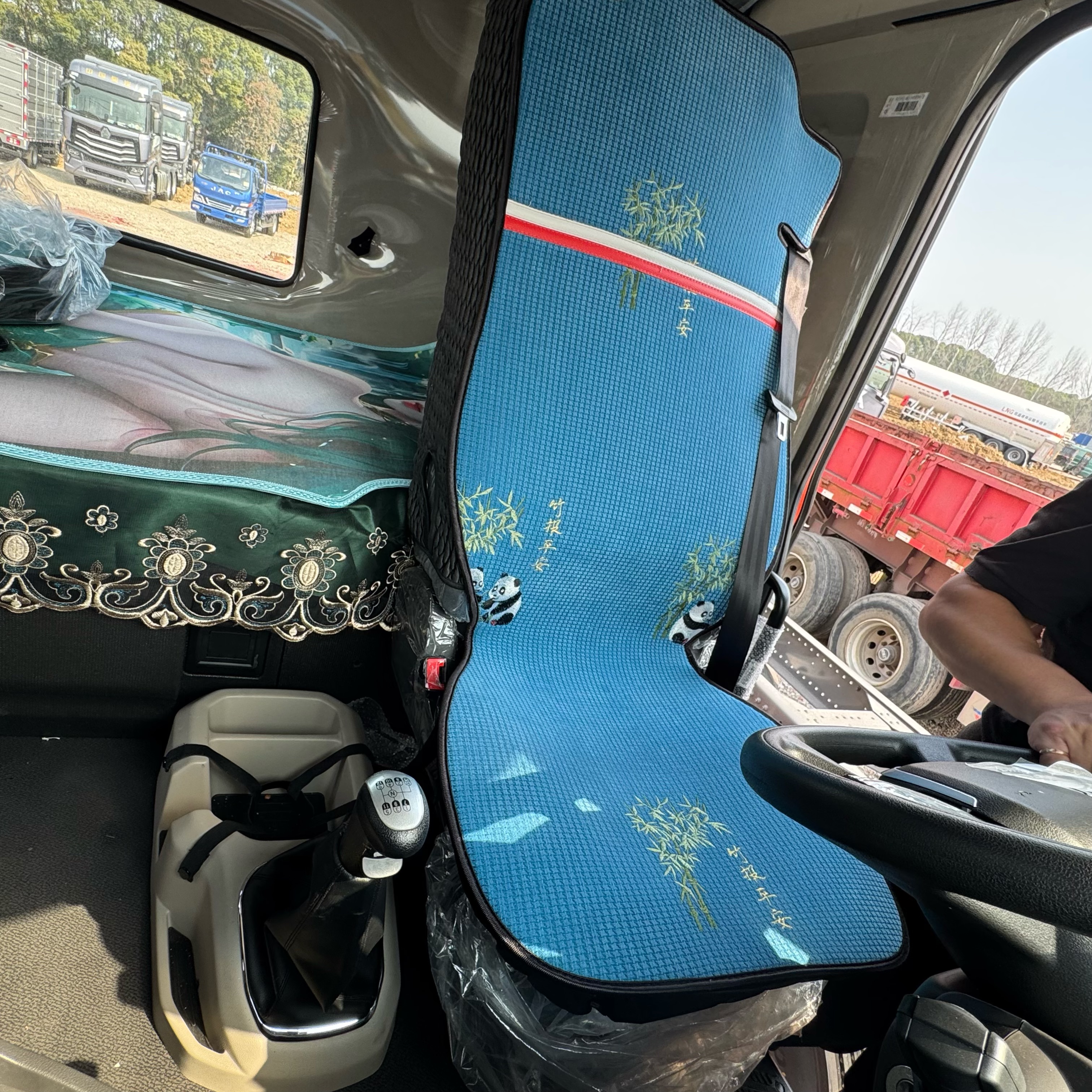 货车四季通用解放J6乘天龙豪沃MAX格尔发杰狮座坐垫全包座套