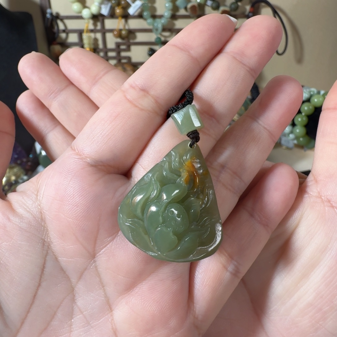 大***缺岫岩河磨玉（透闪石质玉）未镶嵌颈饰