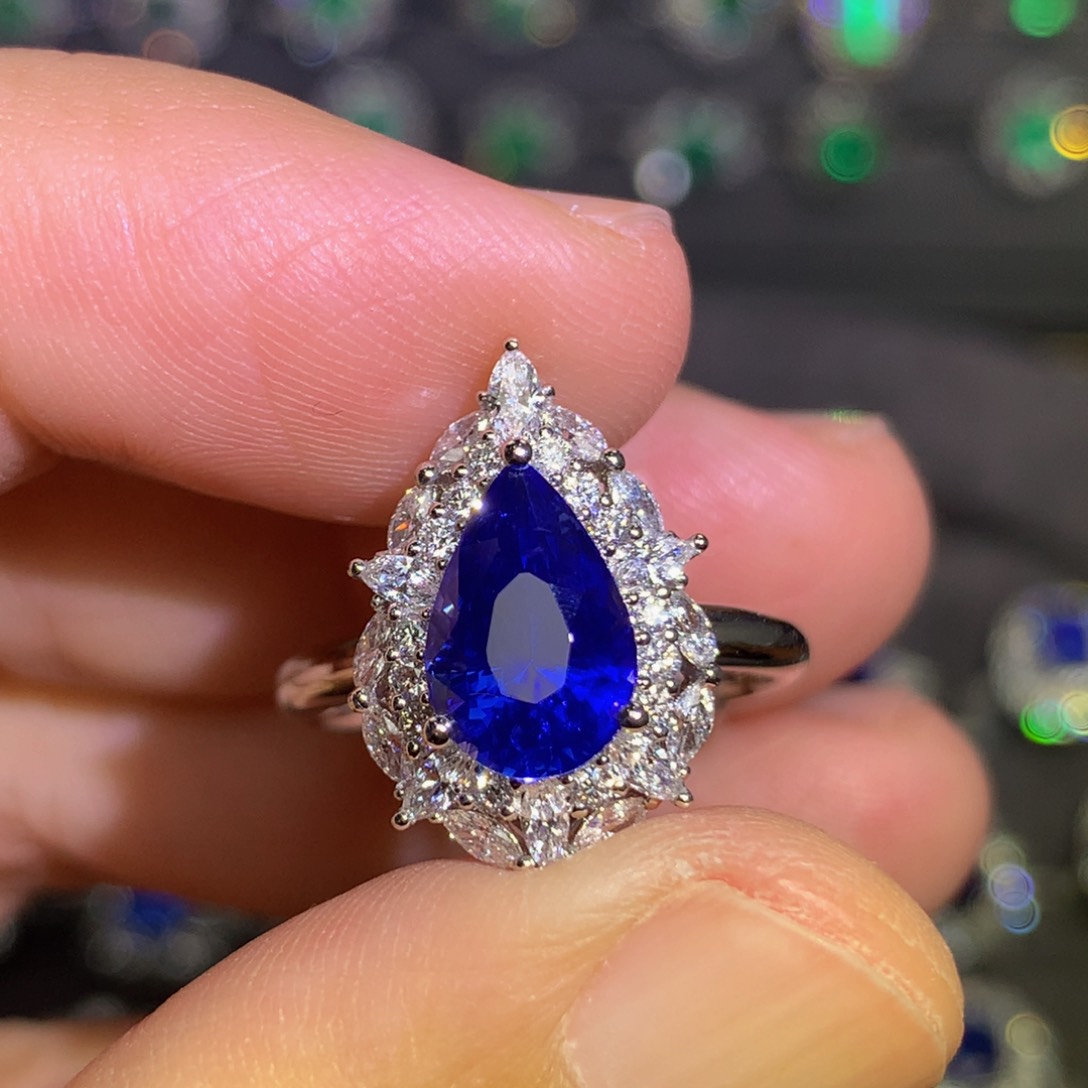 蓝宝石戒指18K金镶嵌