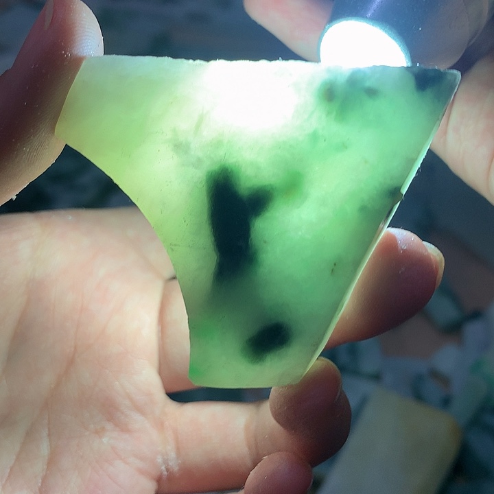 翡翠颈饰未镶嵌翡翠