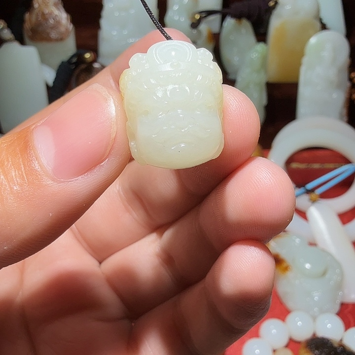 和田玉颈饰未镶嵌