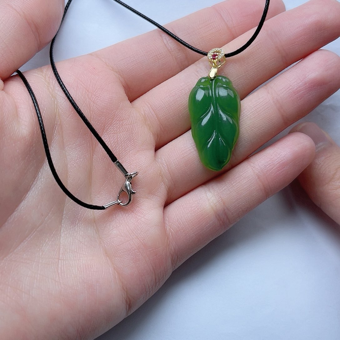 和田玉挂件。k k银S925镶嵌