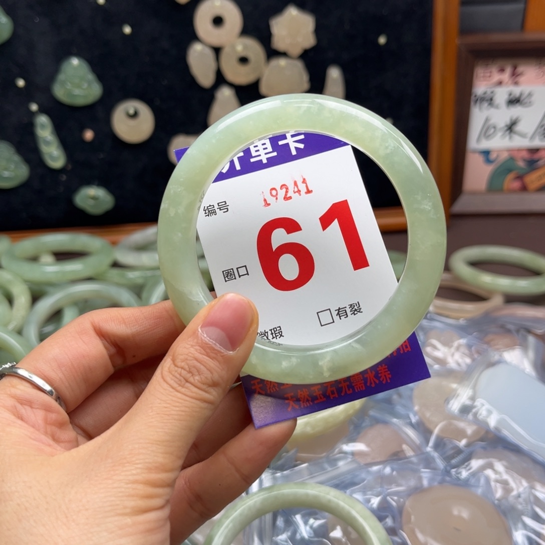 珍***惜蛇纹石玉未镶嵌手镯