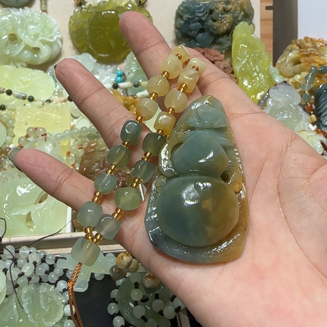 未镶嵌蛇纹石玉吊坠