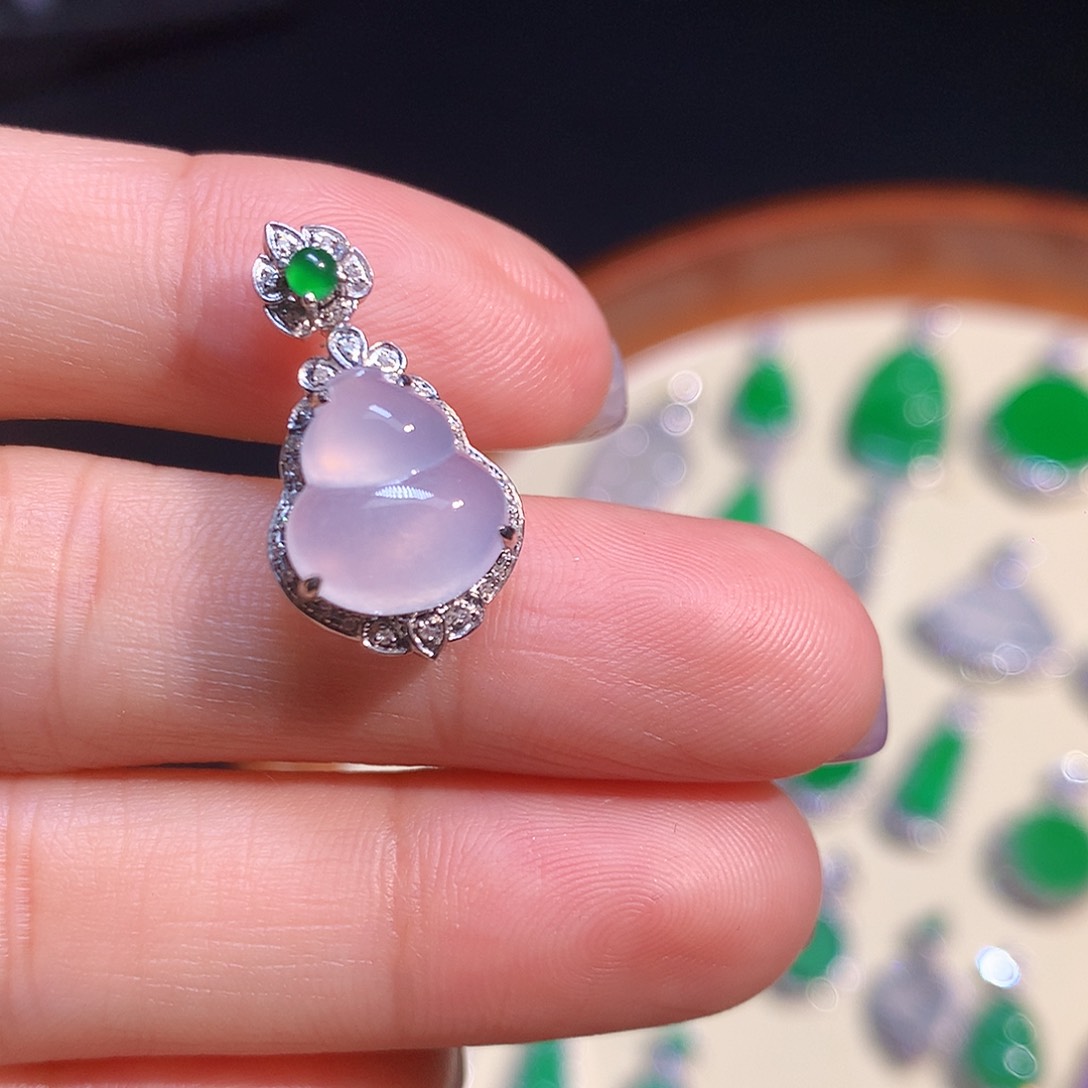 翡翠吊坠(不含链)18K金镶嵌