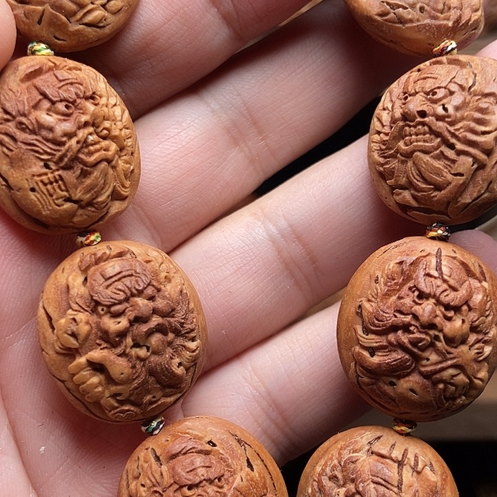 桃核浮雕钟馗百态