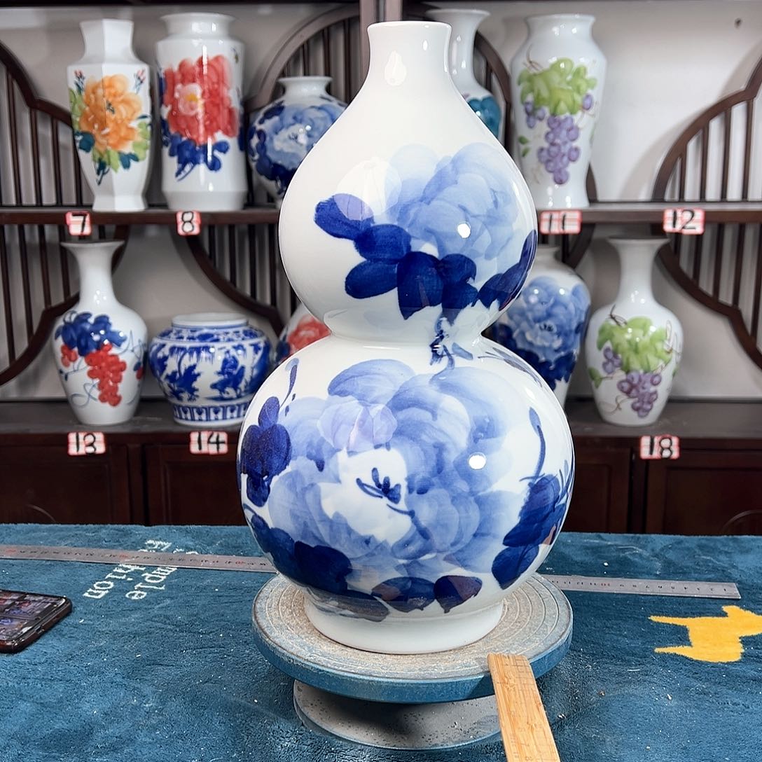 摆件景德镇陶瓷葫青牡