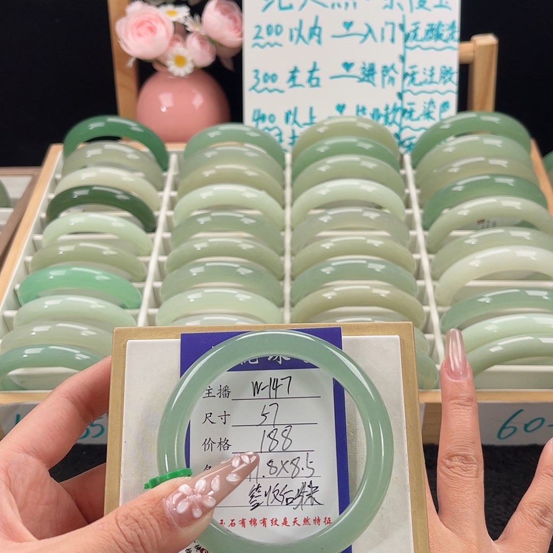 未镶嵌手镯石英质玉知*