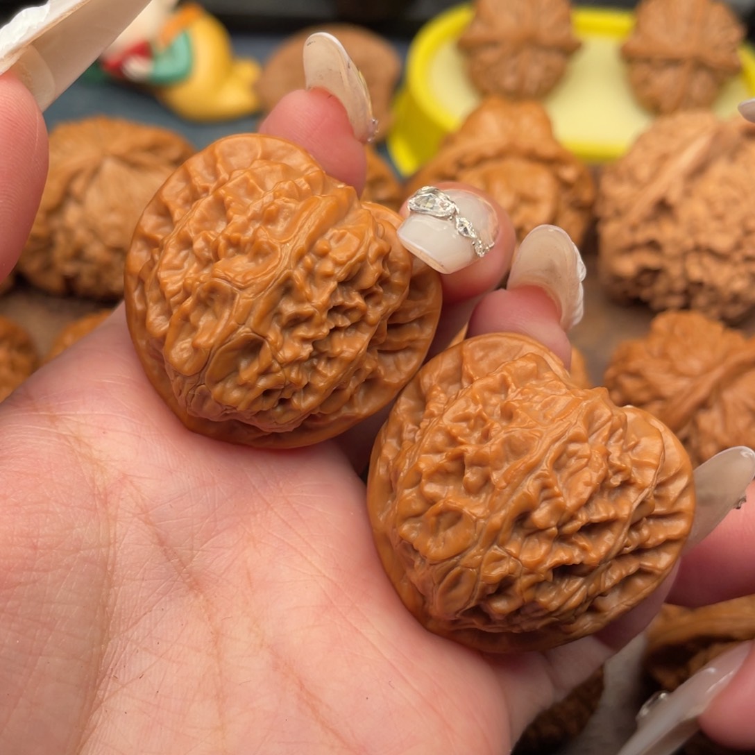 文玩核桃把件桃心宫灯38