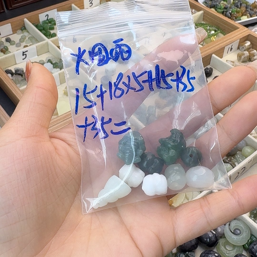 烟***雨和田玉未镶嵌珠宝半成品