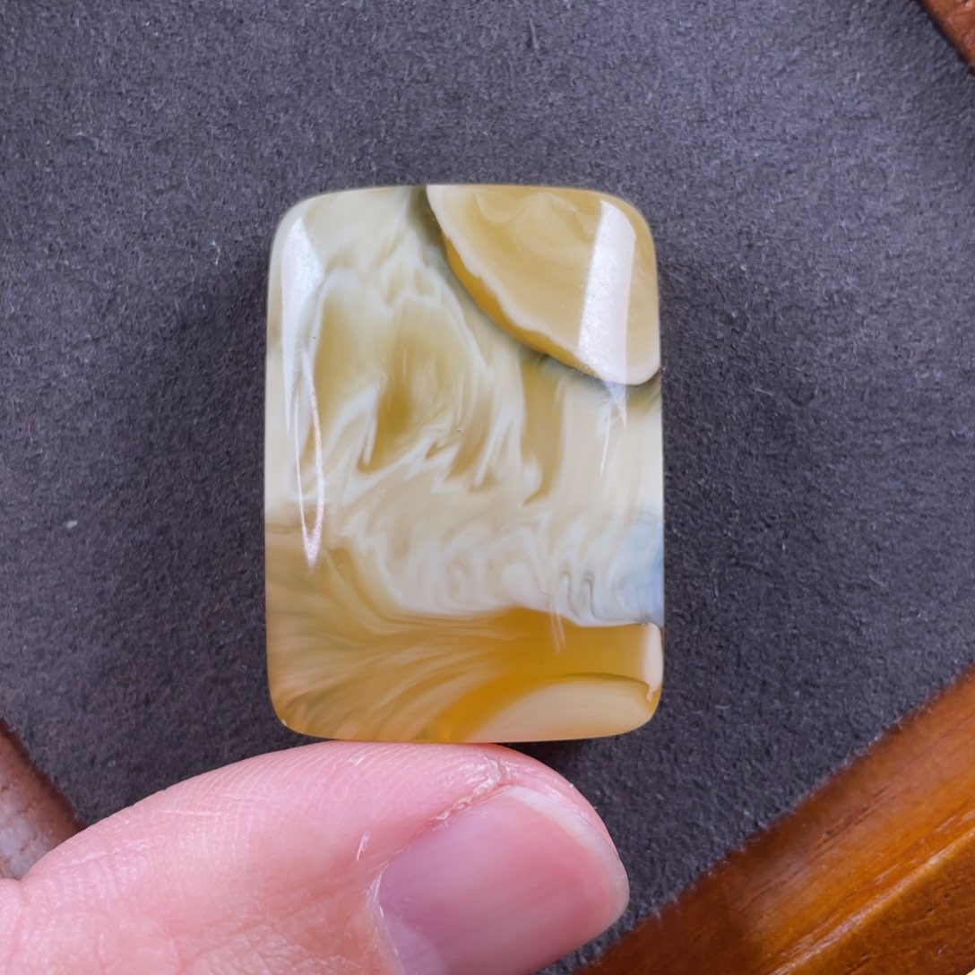 琥珀颈饰未镶嵌蜜蜡吊坠