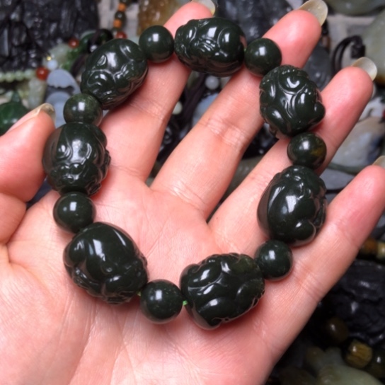 和田玉未镶嵌把件多样性