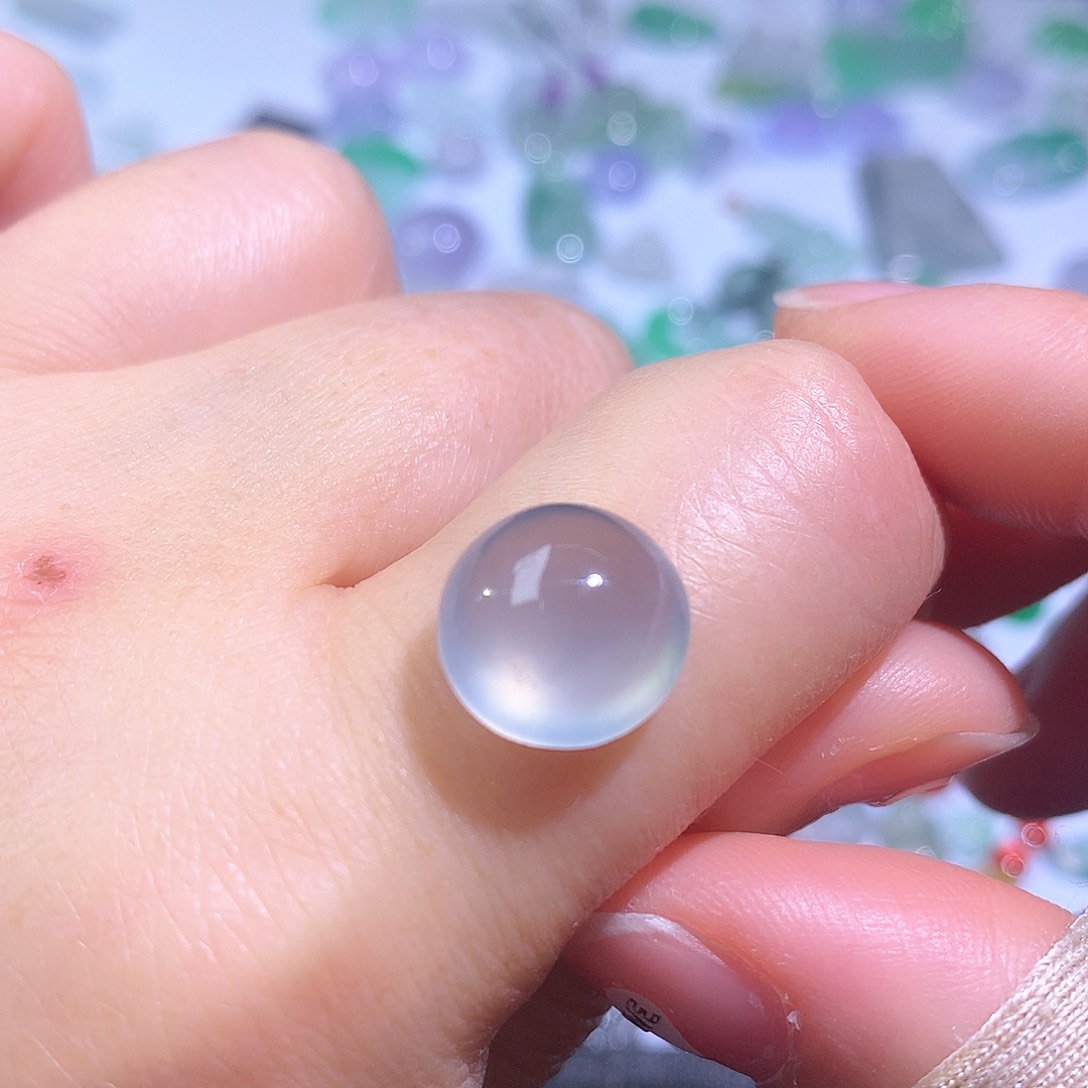 翡翠颈饰未镶嵌乌鸡蛋