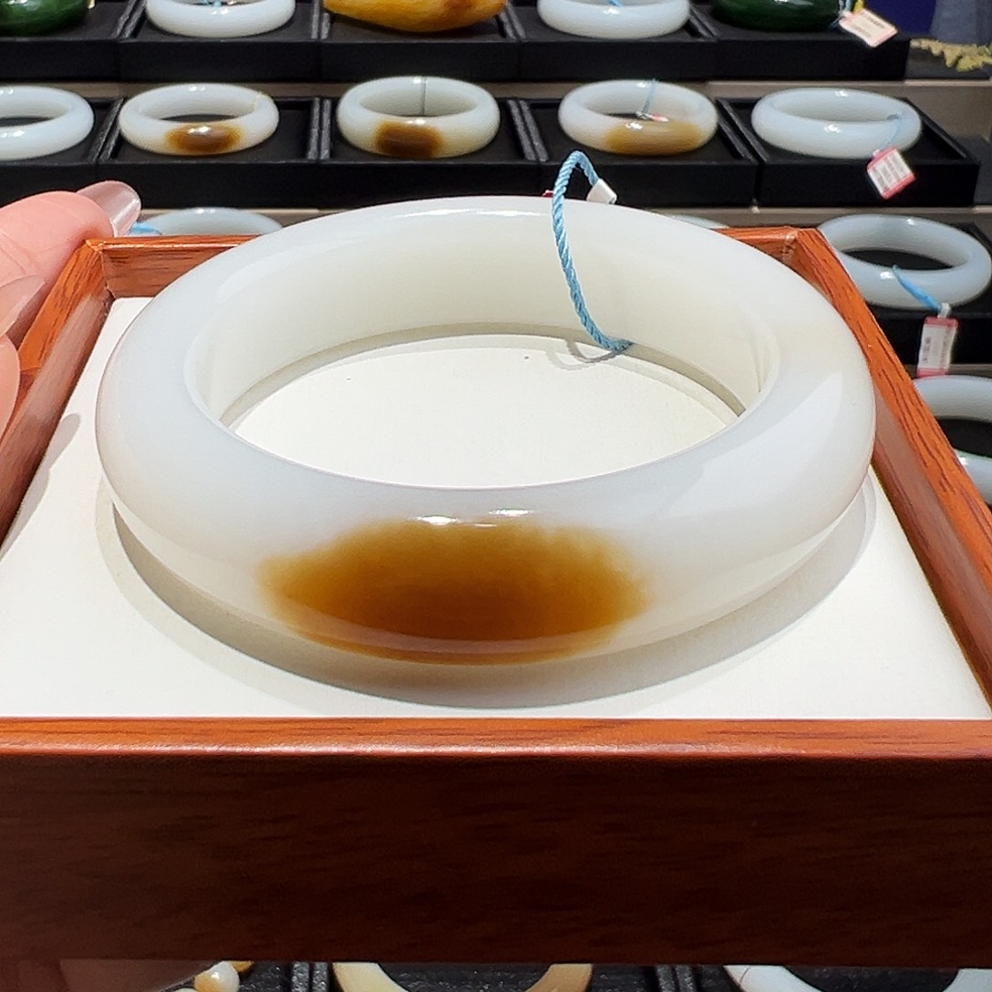 和田玉未镶嵌手镯