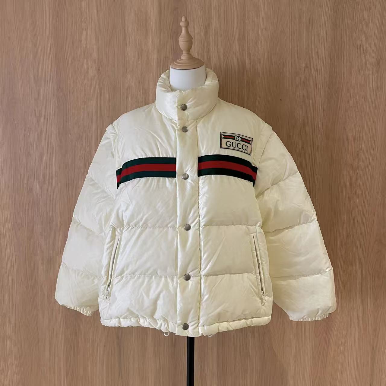 99新 GUCCI/古驰 米白红绿带羽绒服/88290435/代卖服务/12期免息