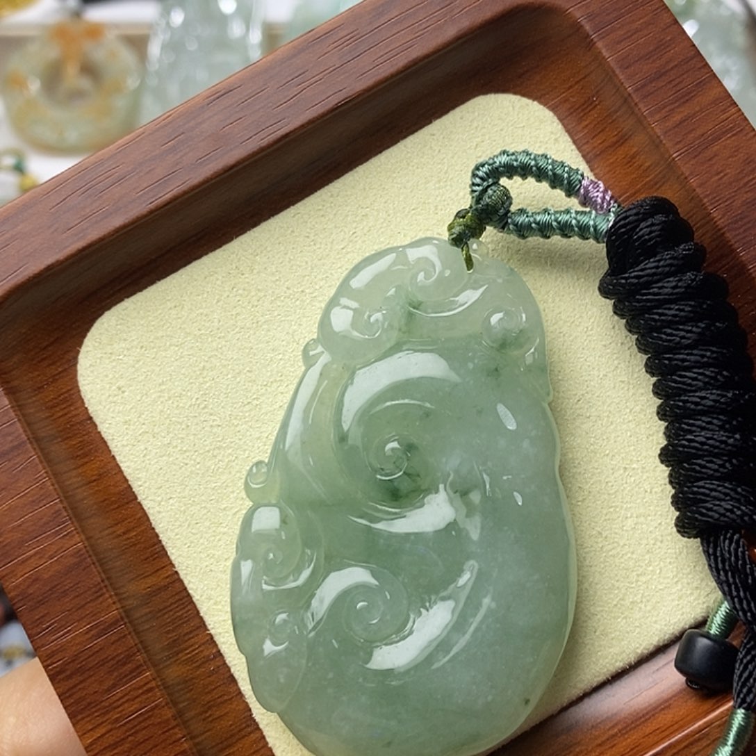 翡翠未镶嵌颈饰事事如意