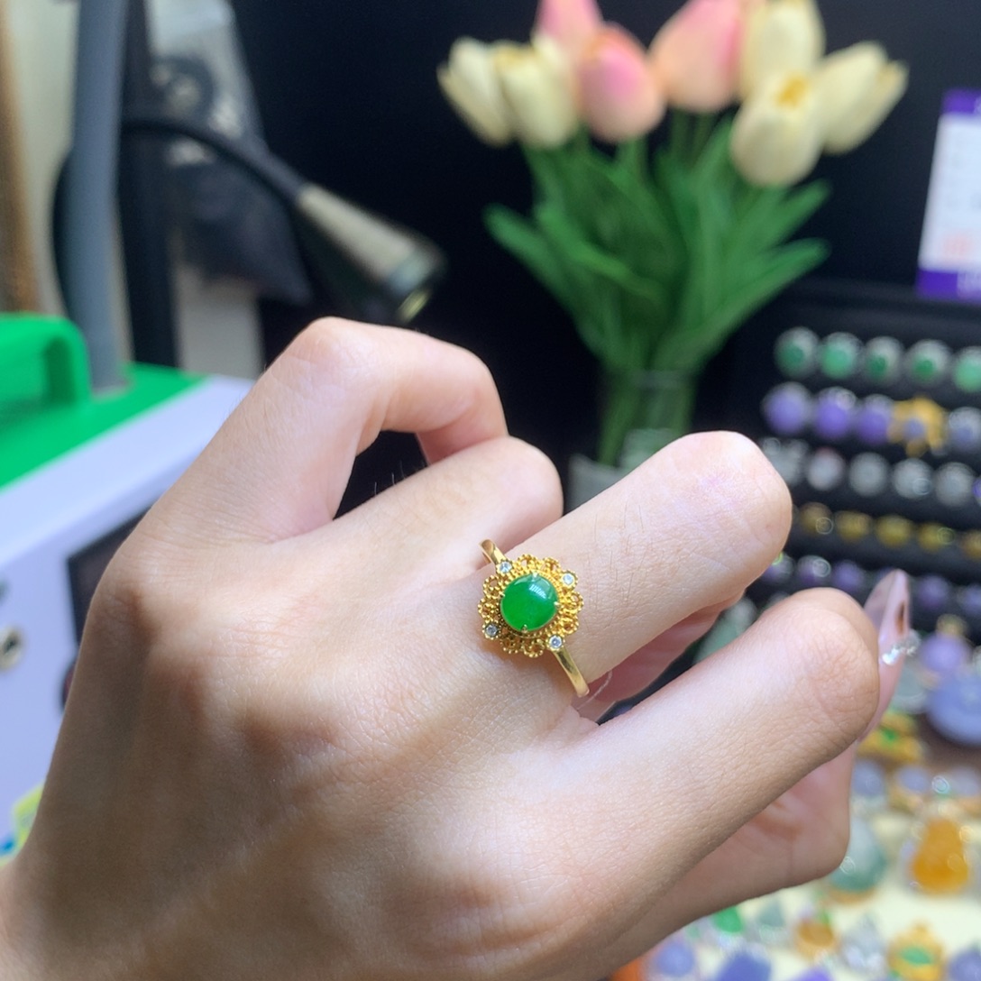 翡翠18K金镶嵌颈饰