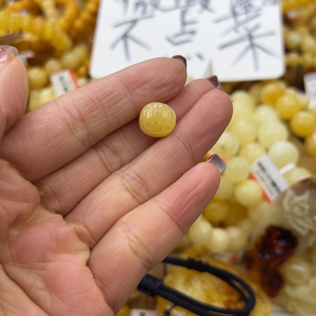 琥珀珠宝奇石未镶嵌