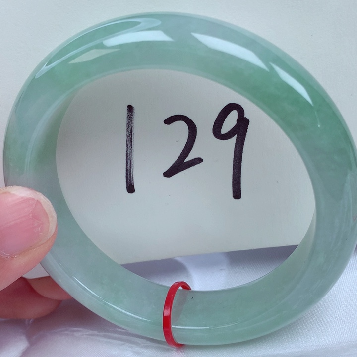 翡翠手镯未镶嵌翡翠