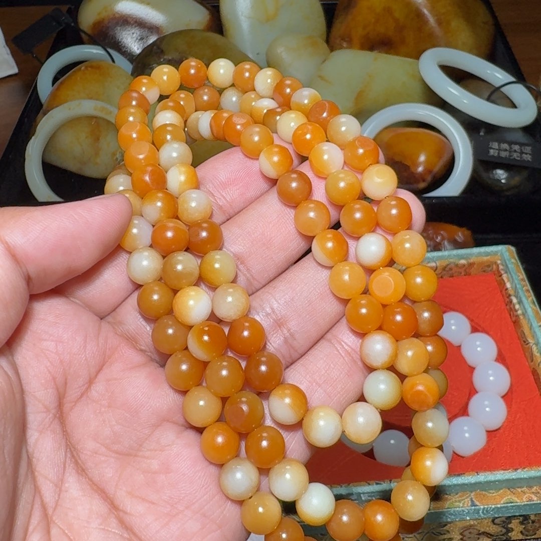 和田玉颈饰未镶嵌钱***?