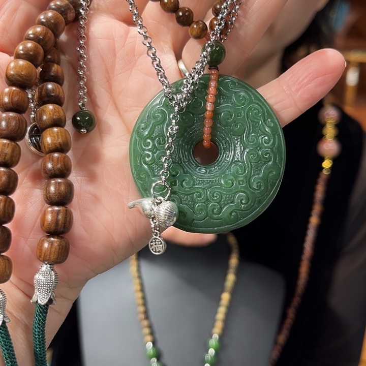 颈饰未镶嵌和田玉（糖玉）