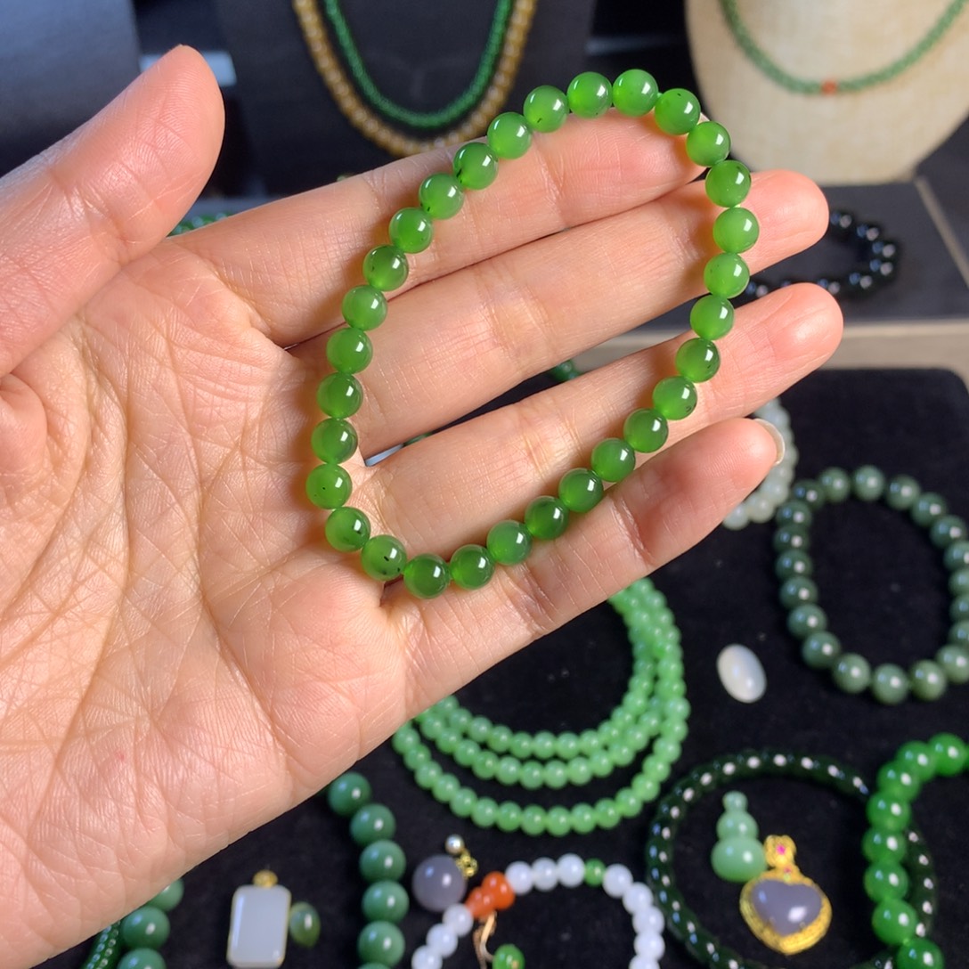 小***哦和田玉未镶嵌手链