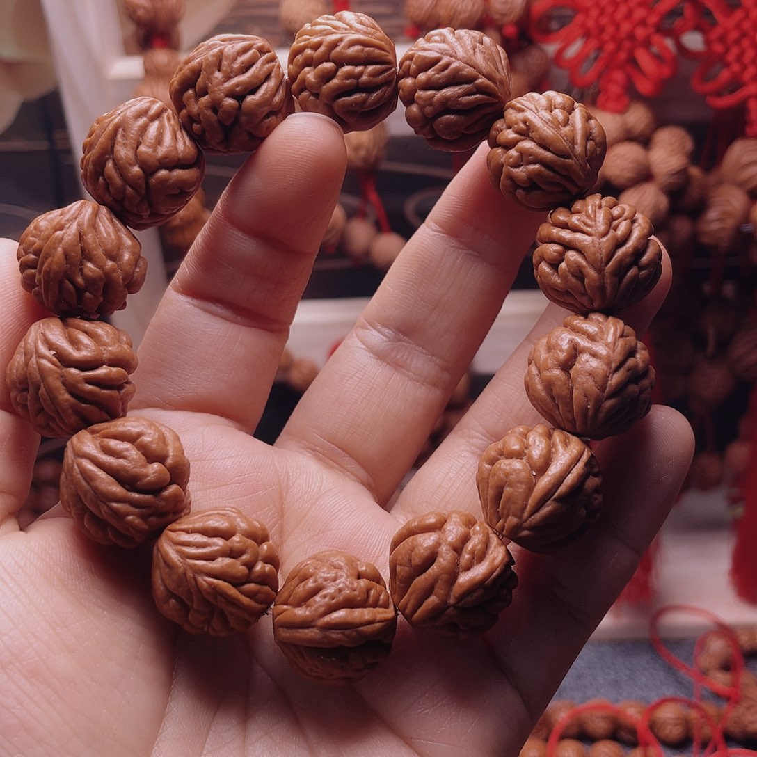 木质类龙纹桃枭手串