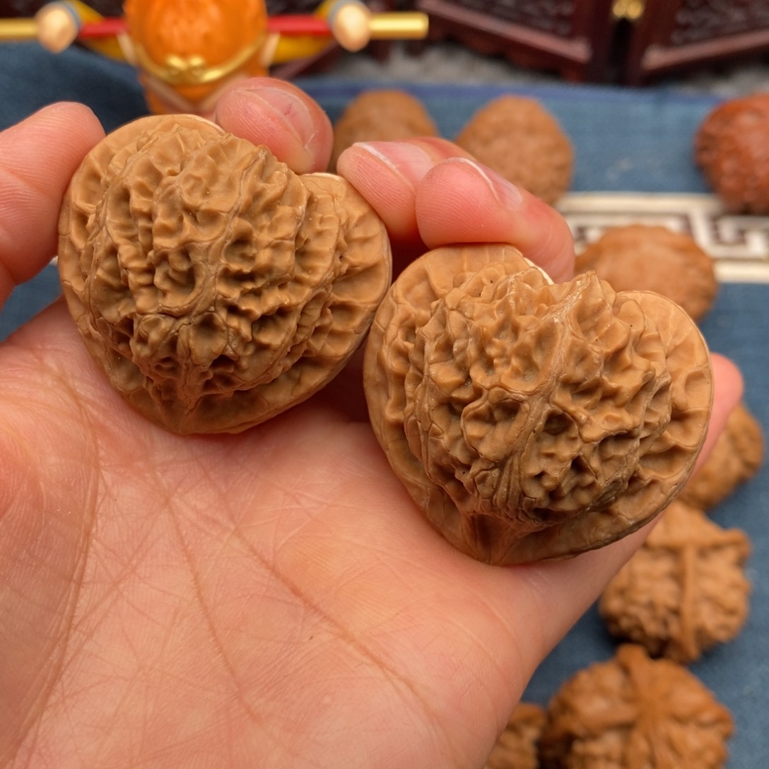 文玩核桃把件40全品桃心宫灯