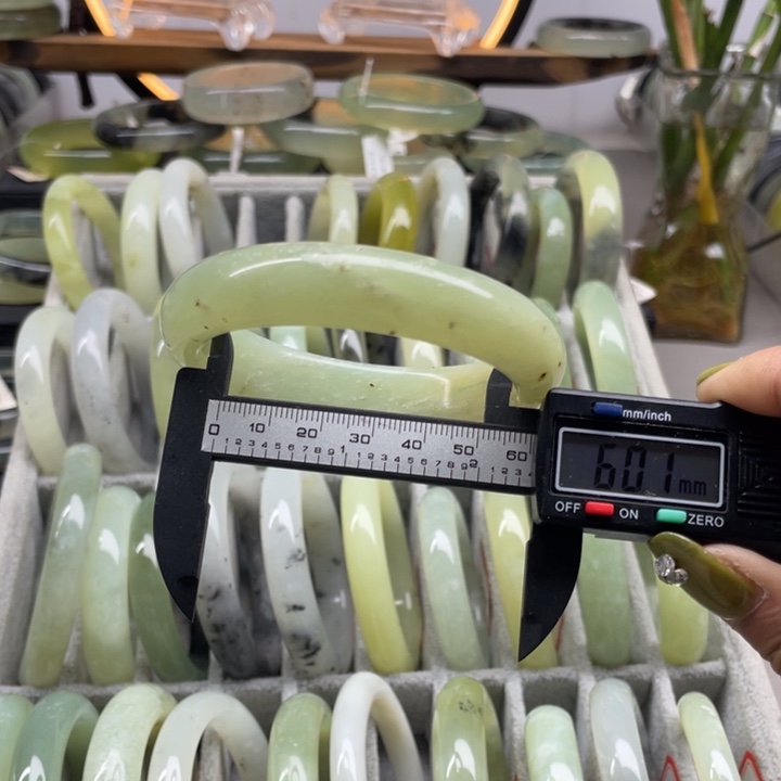 蛇纹石玉手镯未镶嵌87