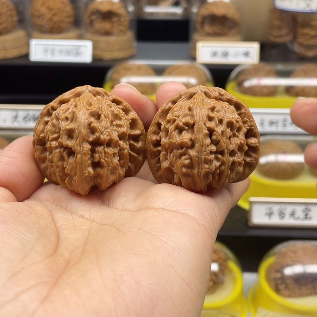 文玩核桃把件三角白40全品