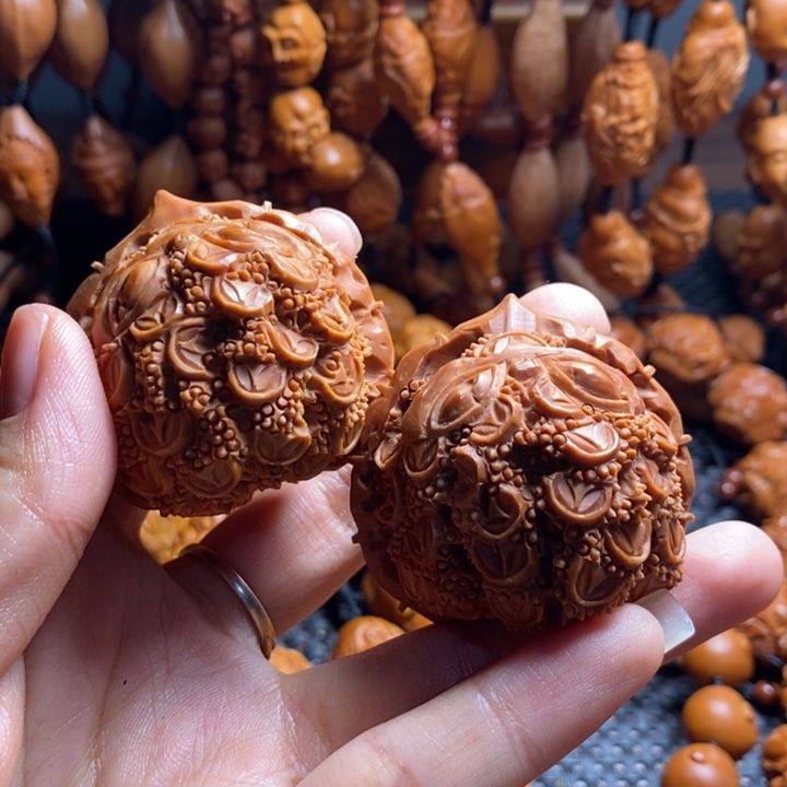 吊坠橄榄核?****片金蟾核桃