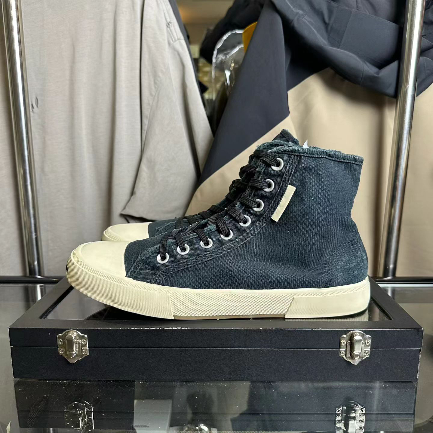 99新 Balenciaga/巴黎世家 42码/时尚/奢潮/百搭/paris做旧板鞋