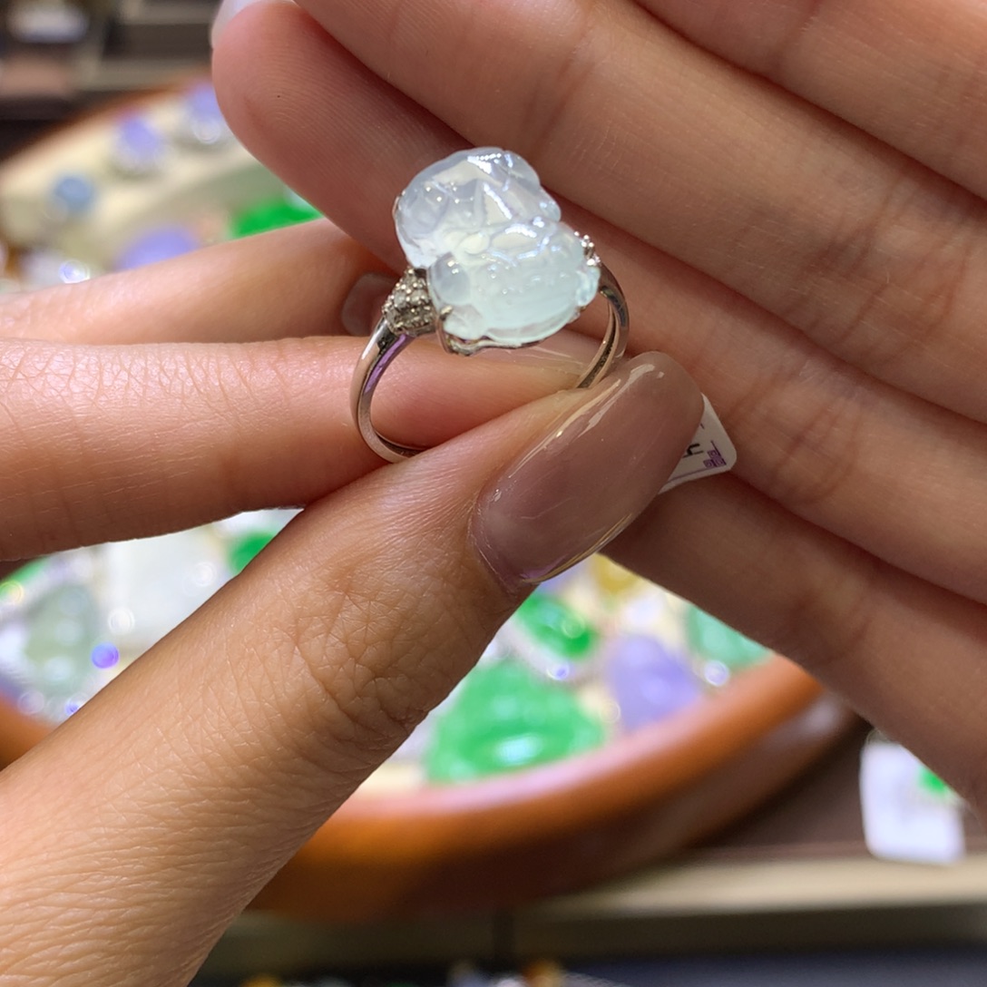 翡翠颈饰18K金镶嵌翡翠吊坠