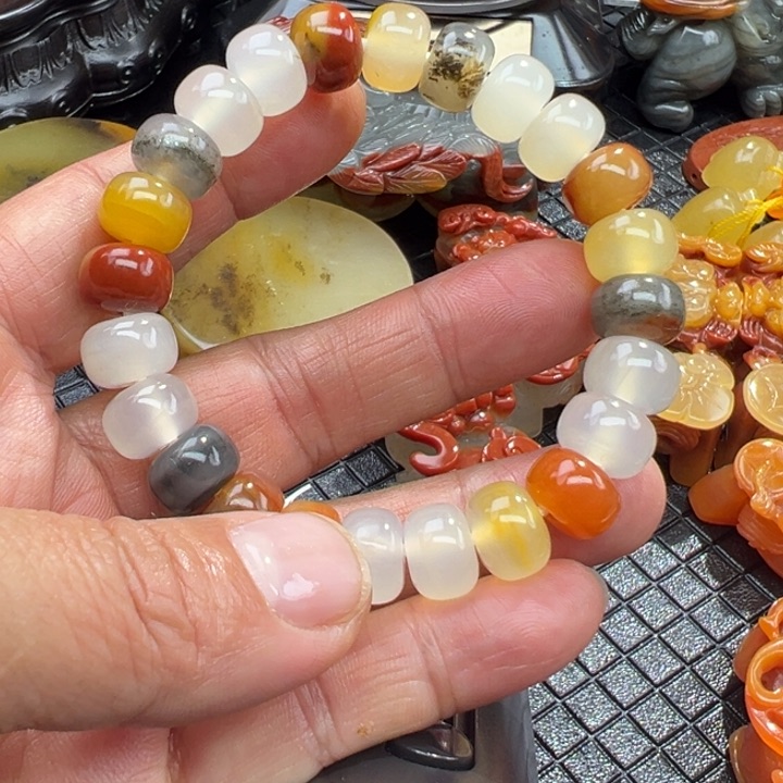 石英质玉（黄龙玉）颈饰未镶嵌