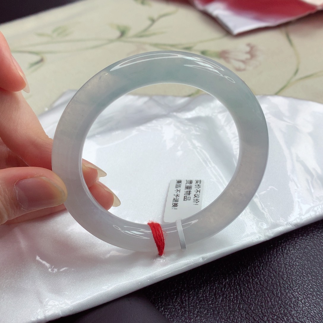 翡翠手镯（圆镯）未镶嵌 56.8 冰透 小小