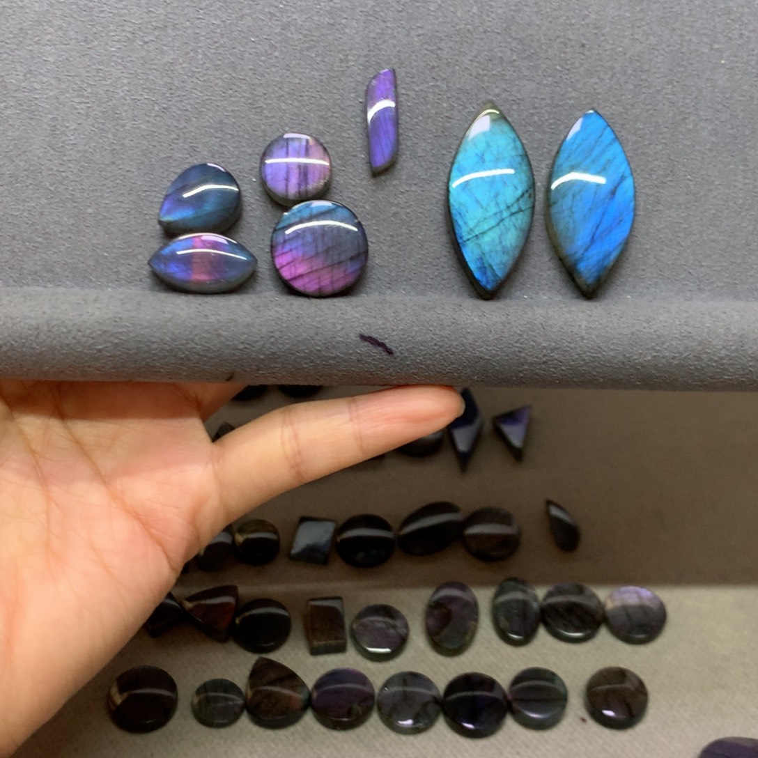 长石未镶嵌颈饰拉长石