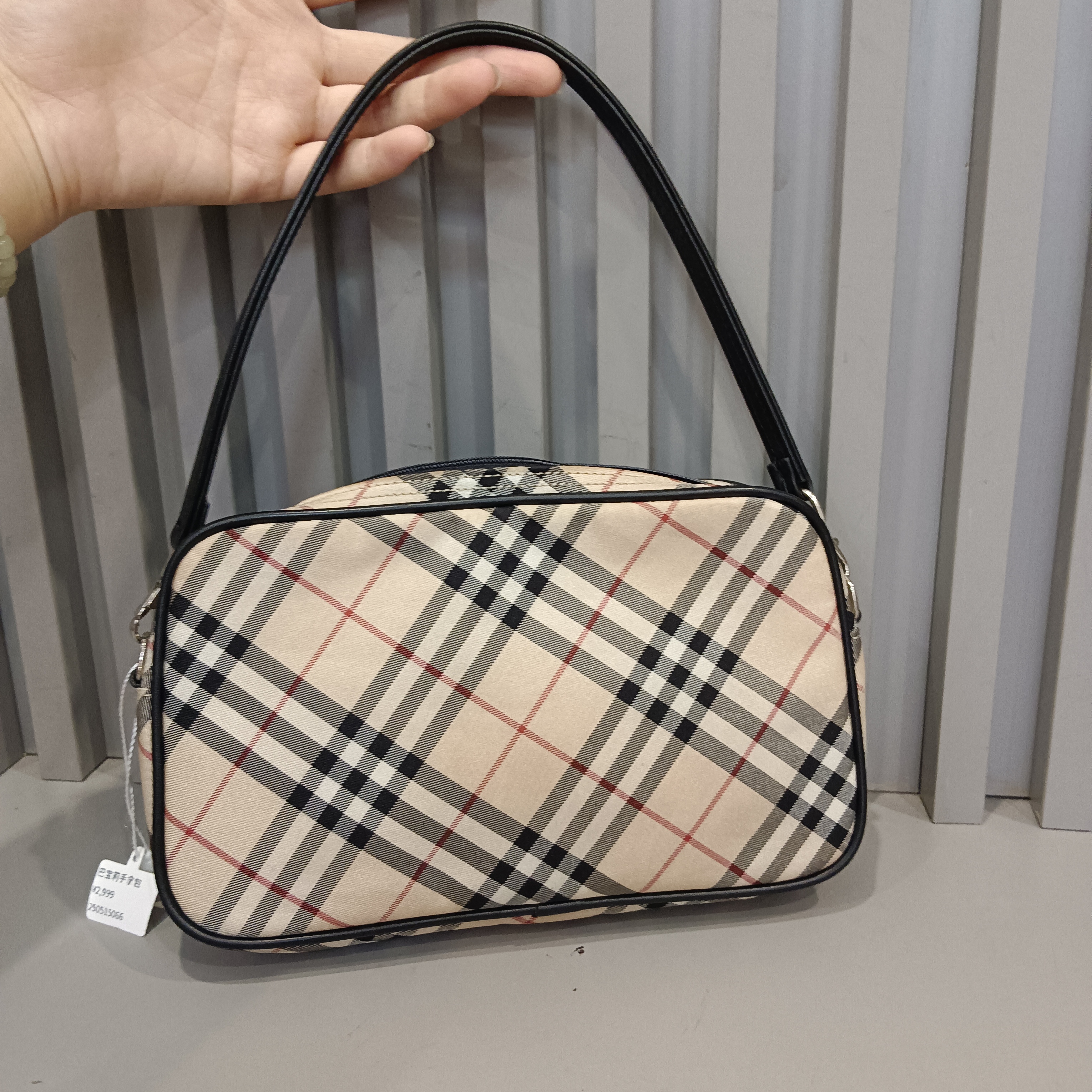 95新 BURBERRY/博柏利 兔兔奢J/巴宝莉手拿包/15066