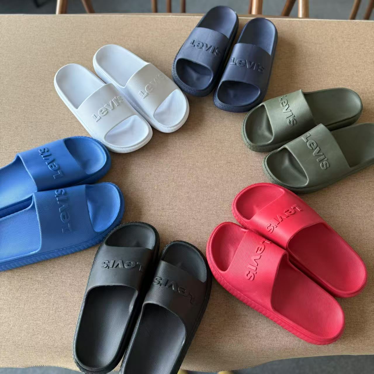 Levi's/李维斯微瑕无原盒百搭时尚防滑舒适休闲居家一字拖鞋