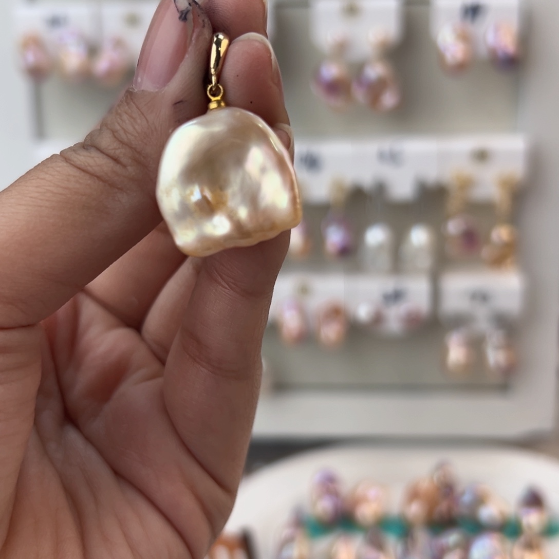 淡水珍珠吊坠(赠链)未镶嵌