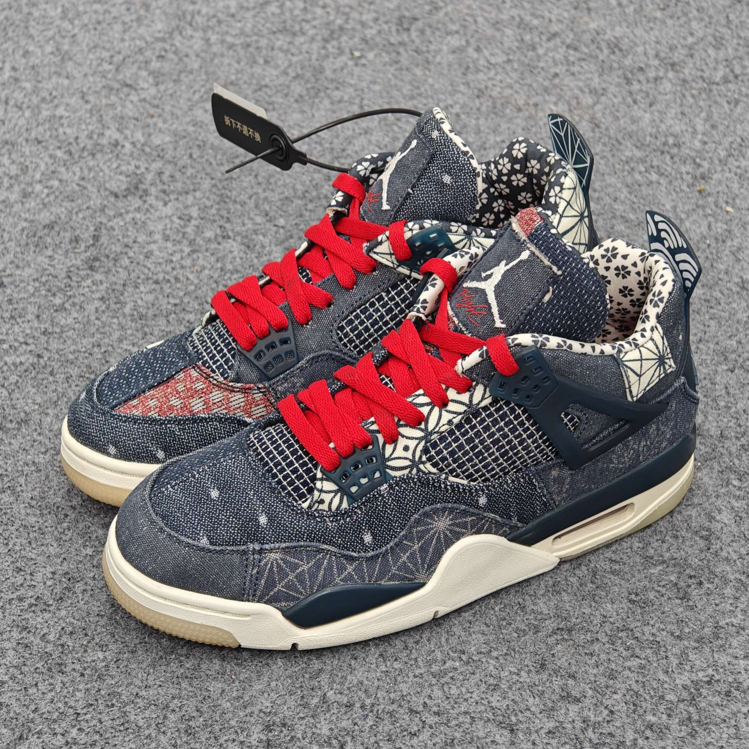 Aj4刺绣 42.5码原盒 成色很新 WW1214鞋