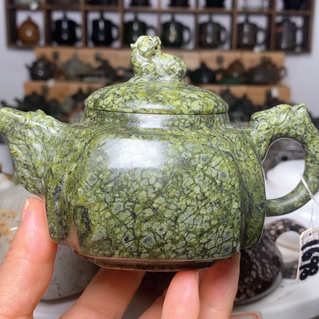 藏玉药王石蛇纹料龙尊壶260cc